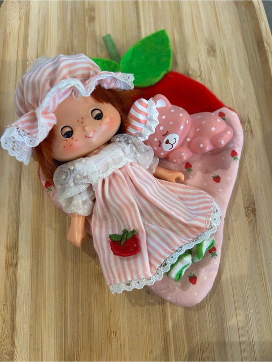 Kenner Other - Strawberry Shortcake *VINTAGE* sweet sleeper doll with cat and strawberry bag